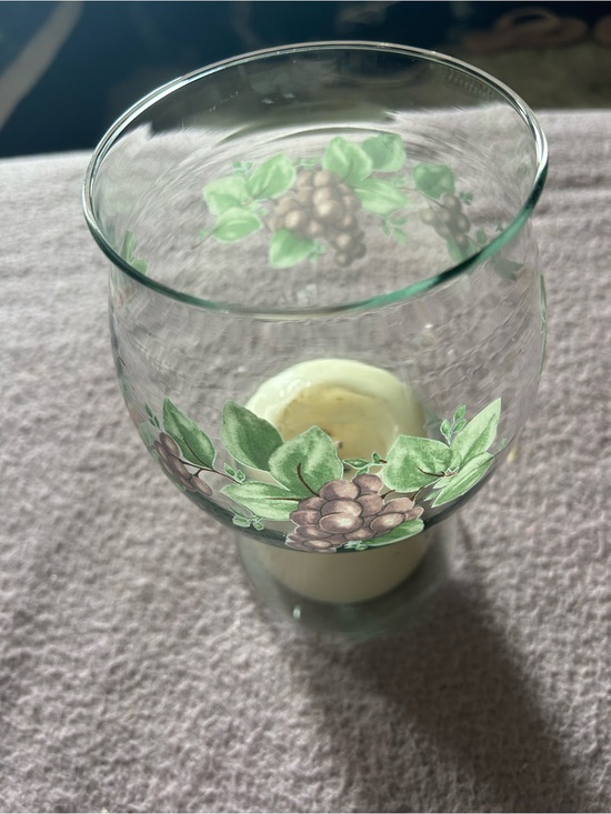 Pfaltzgraff Other - Pfaltzgraff Glass Hurricane with Green Leaves and Purple Grapes